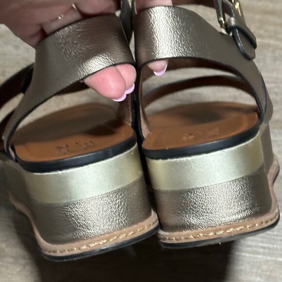 Naturalizer platform, leather sandals size 9.5w 9 1/2 wide bronze - Picture 6 of 8